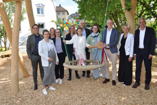 Vorstand, Geschäftsführung und pädagogische Leitungen des ASB Region Heilbronn-Franken bei der Eröffnung der Kita „Naseweis“