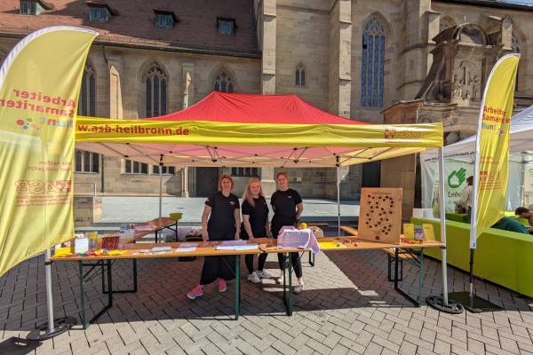 Das KiJuB- und Kiko-Team am Special Olympic Day auf dem Kiliansplatz