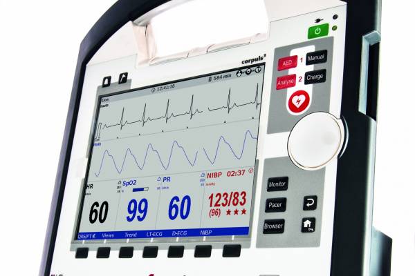 Patientenmonitoring durch das Gerät der Firmal corpuls. Bildrechte: ©corpuls | GS Elektromedizinische Geräte G. Stemple GmbH Patientenmonitoring durch das Gerät der Firmal corpuls. Bildrechte: ©corpuls | GS Elektromedizinische Geräte G. Stemple GmbH