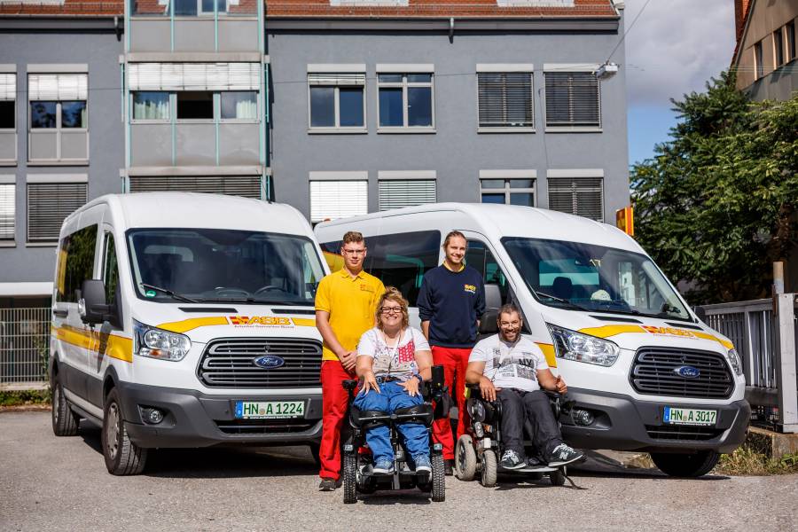 Die Fahr- und Begleitdienste des ASB ermöglichen älteren und insbesondere behinderten Menschen die Erledigung ihrer Besorgungen außerhalb des Hauses. Die Fahr- und Begleitdienste des ASB ermöglichen älteren und insbesondere behinderten Menschen die Erledigung ihrer Besorgungen außerhalb des Hauses.