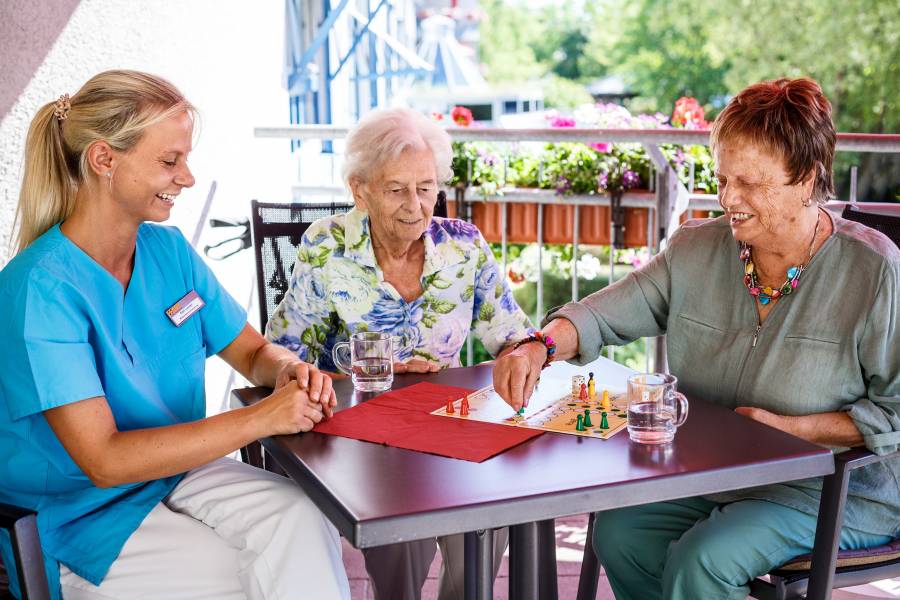 Im Bundesfreiwilligendienst können Menschen jeden Alters Verantwortung übernehmen.