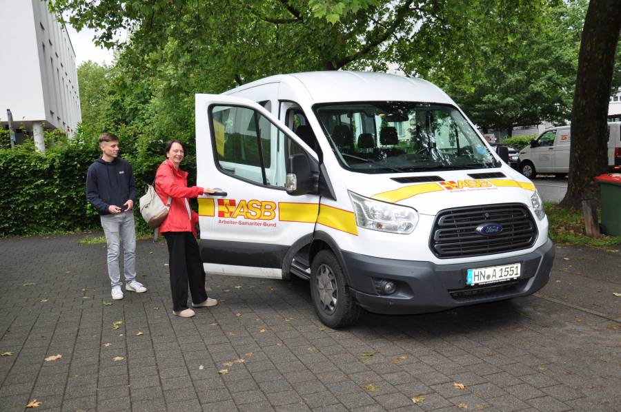 Merlin Jäger macht sein FSJ im Fahrdienst des ASB