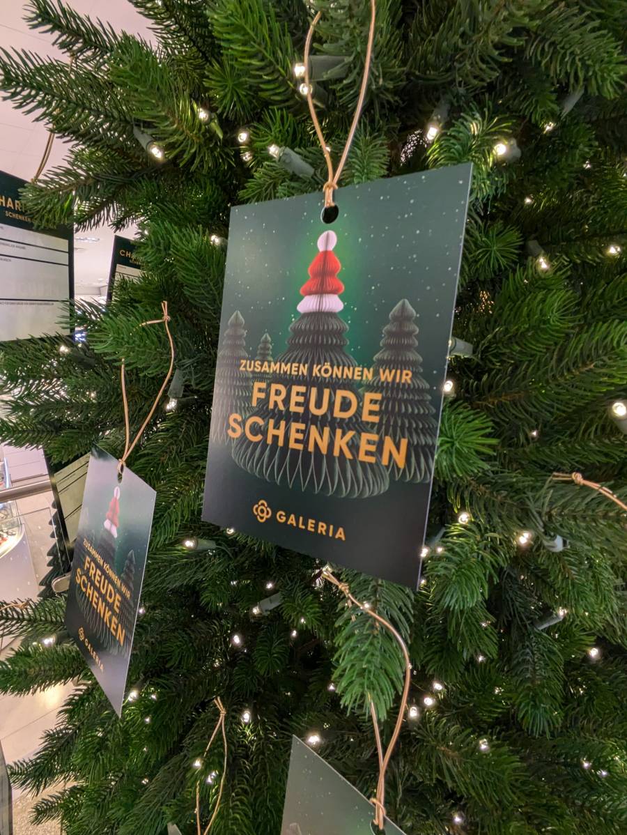 Der Charity-Wald im Galeria Kaufhof Heilbronn – Charity Wald Galeria Heilbronn Der Charity-Wald im Galeria Kaufhof Heilbronn – Charity Wald Galeria Heilbronn