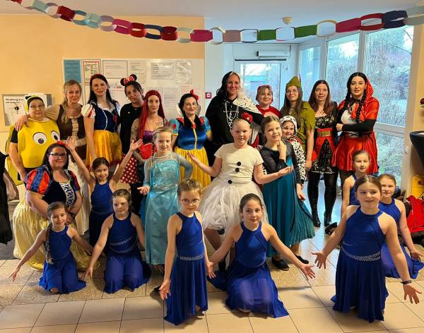 Kleine Stars mit Disney-Thema zu Besuch im Seniorenzentrum Neckarbischofsheim